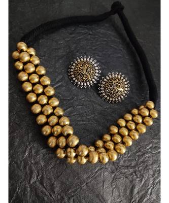 Golden Beaded Choker Set Witn Matching Stud 1