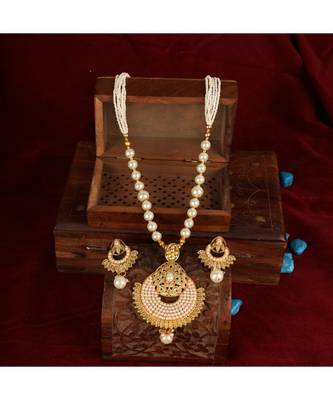 Traditional Party Wear Stone And Pearl Studded Gold Plated Jewellery Set 1