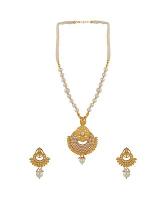 Traditional Party Wear Stone And Pearl Studded Gold Plated Jewellery Set 2