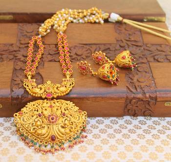 Red agate necklaces 1