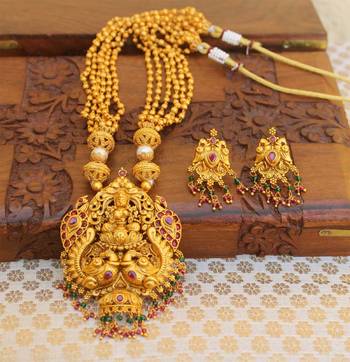 Red agate necklaces 1