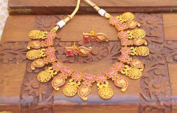 Red agate necklaces 1