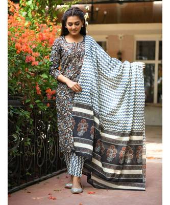 KAAJH White Kalamkari Printed Cotton Suit Set 2