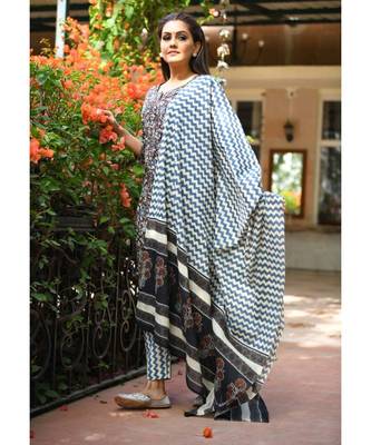 KAAJH White Kalamkari Printed Cotton Suit Set 3