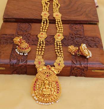 Red agate necklaces 1