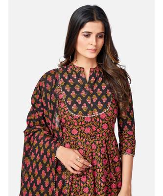 Women's Floral Print & sequience work Round Flared Cotton Pink Kurta With Palazzo & dupatta 4