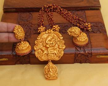 Red agate necklaces 1