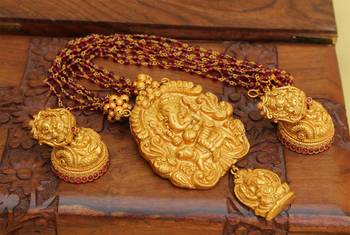 Red agate necklaces 2