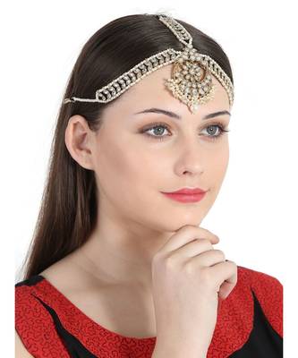 Women Gold Plated & White Kundan & Pearl Embellished Matha Patti 2