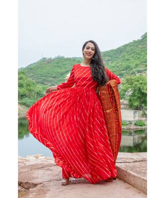 This is upada silk gown with hand tie and die leheriya along with banarsi dupatta 2
