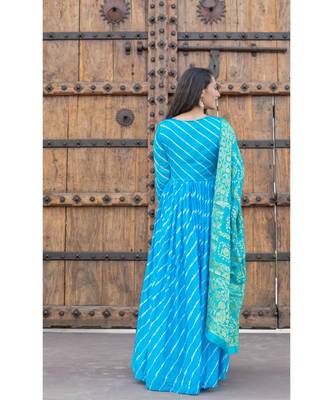 This is upada silk gown with hand tie and die leheriya along with banarsi dupatta 6