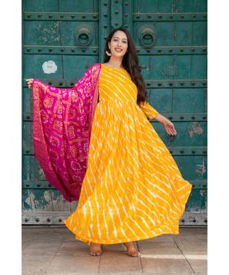 This is upada silk gown with hand tie and die leheriya along with banarsi dupatta 5