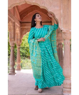 This is upada silk gown with hand tie and die leheriya along with banarsi dupatta 1