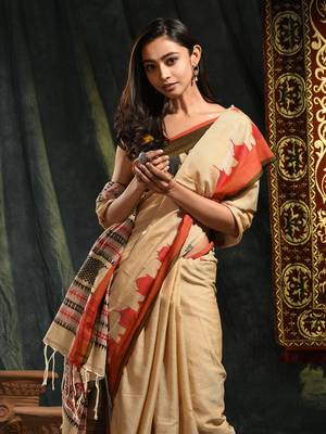 Beige woven cotton saree with blouse 3