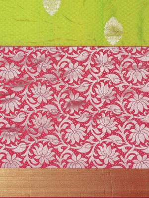 Green hand woven kanchipuram silk saree with blouse 4