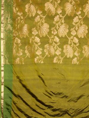 Green hand woven kanchipuram silk saree with blouse 4