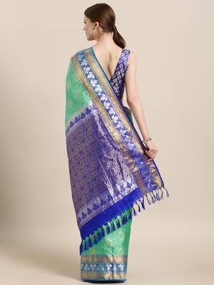 Green hand woven kanchipuram silk saree with blouse 2