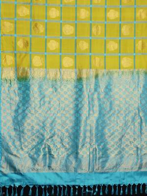 Green hand woven kanchipuram silk saree with blouse 4