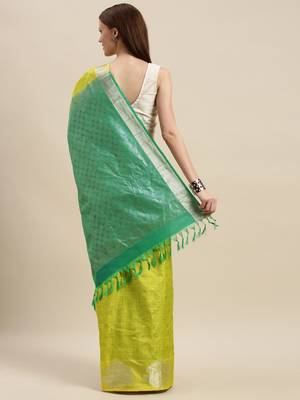 Green hand woven kanchipuram silk saree with blouse 2