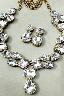 Crystal Stones Studded Pearls Necklace  Set Daily Use With Matching Earrings For Women And Girls