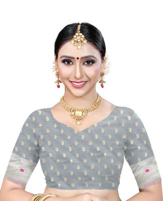 Grey woven silk blend saree with blouse 4