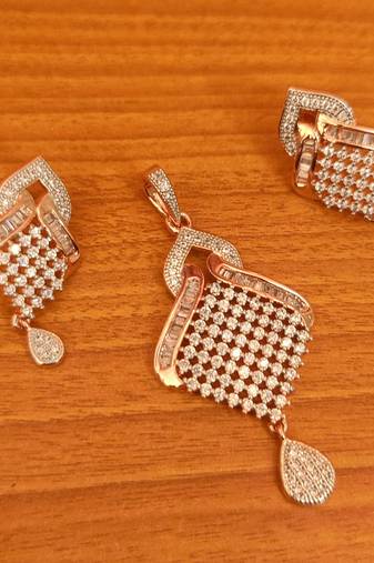 Elegant Diamond Look Pendant Set 