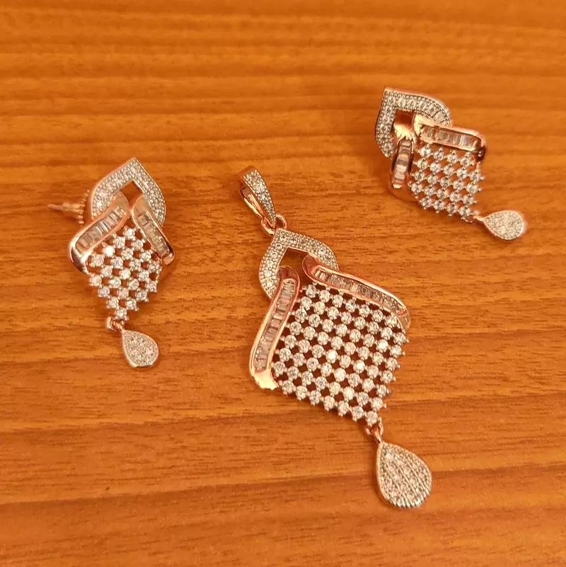 Elegant Diamond Look Pendant Set 