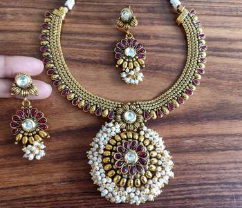Red agate necklaces 1
