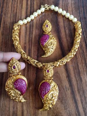 Red agate necklaces 1