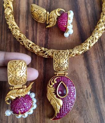Red agate necklaces 1