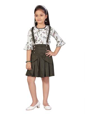 White plain blended cotton girls-top-bottom 1