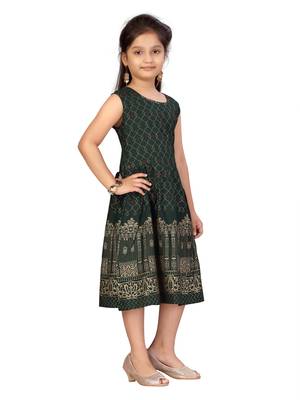 Green printed cotton kids-frocks 2