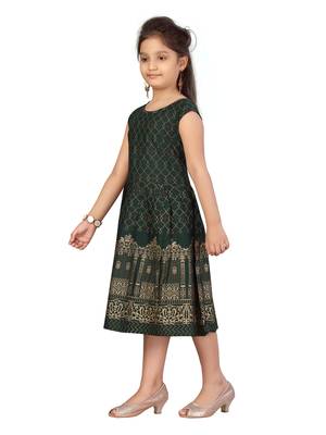 Green printed cotton kids-frocks 3