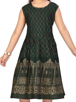 Green printed cotton kids-frocks 5