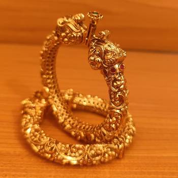 Gold bangles-and-bracelets 2