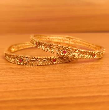 Red bangles-and-bracelets 1