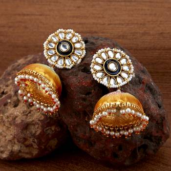 Gold pearl earrings 1