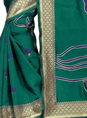Green Zari Woven Banarasi Silk Saree With Blouse 5