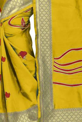Yellow Zari Woven Banarasi Silk Saree With Blouse 5