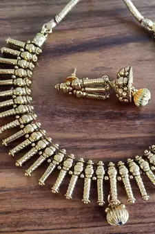 Gold agate necklaces