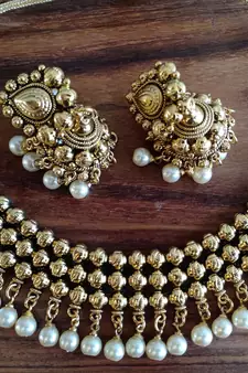Gold agate necklaces