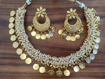 Gold agate necklaces 1