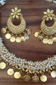 Gold agate necklaces