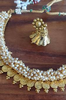 Gold agate necklaces