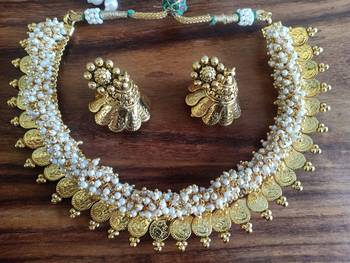 Gold agate necklaces 2