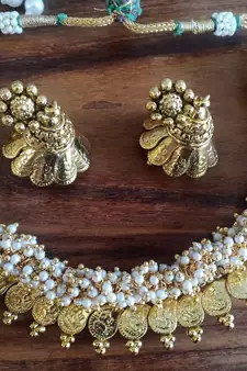 Gold agate necklaces