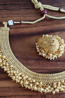 Gold agate necklaces