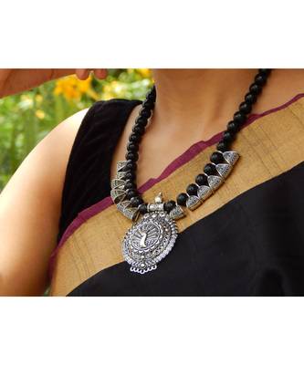 Black necklace-sets 1