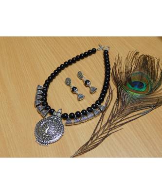 Black necklace-sets 3