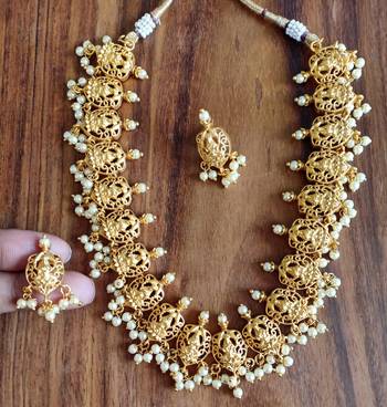 Gold agate necklaces 1